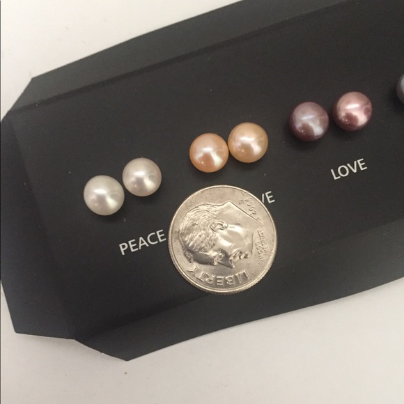 Pearl post earrings - set of 5! - Picture 3 of 3